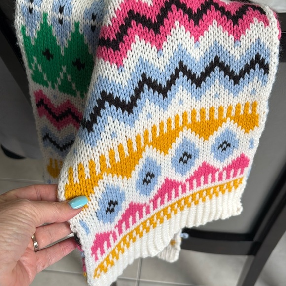 Very Colorful women’s Knit Scarf with Geometric Patterns!!!! - Picture 8 of 10